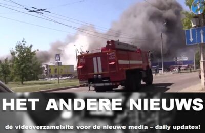 Winkelcentrum Donetsk overspoeld door enorme brand na de beschieting uit Kiev